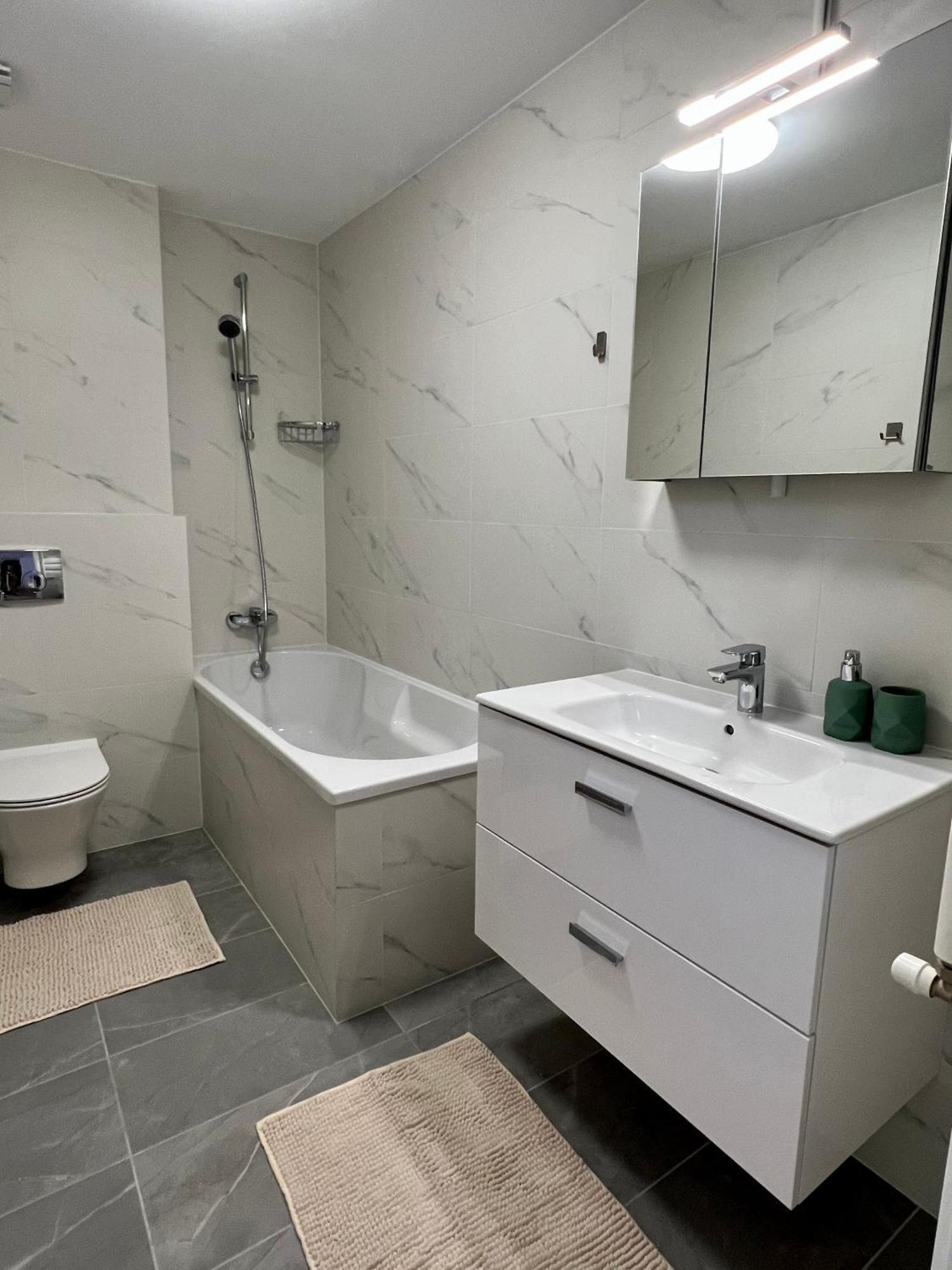 C-Entral Apartments Bucharest With Private Parking Exterior photo